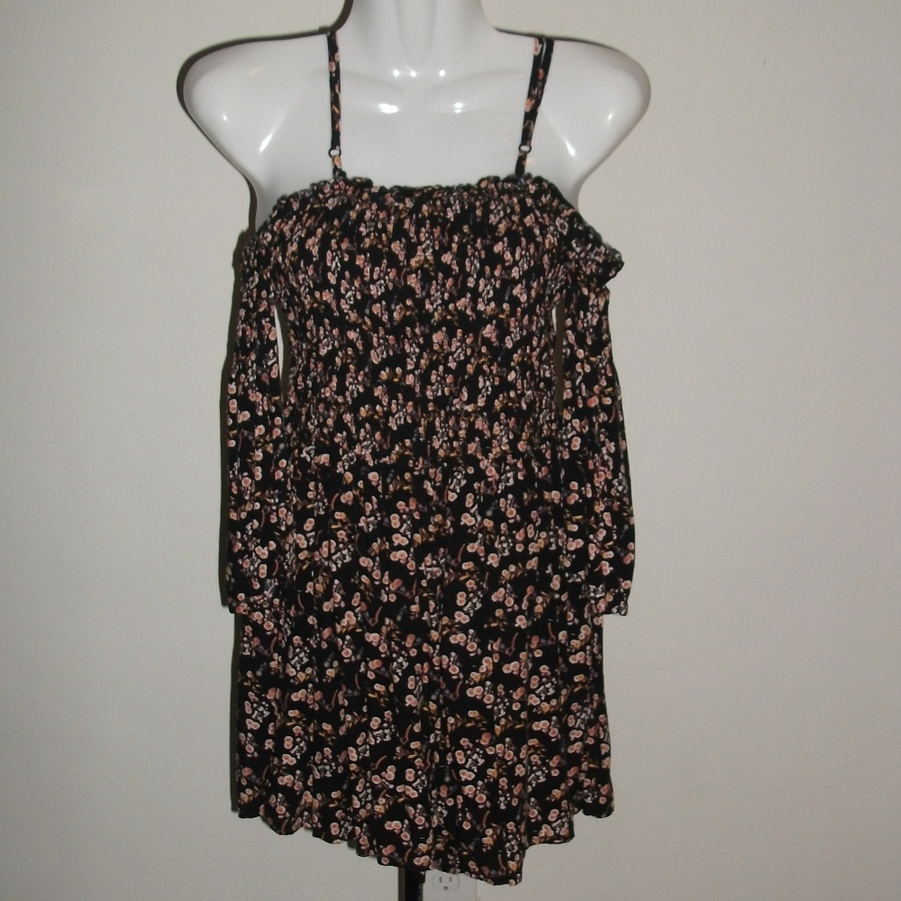 Off The Shoulder Romper Size: S